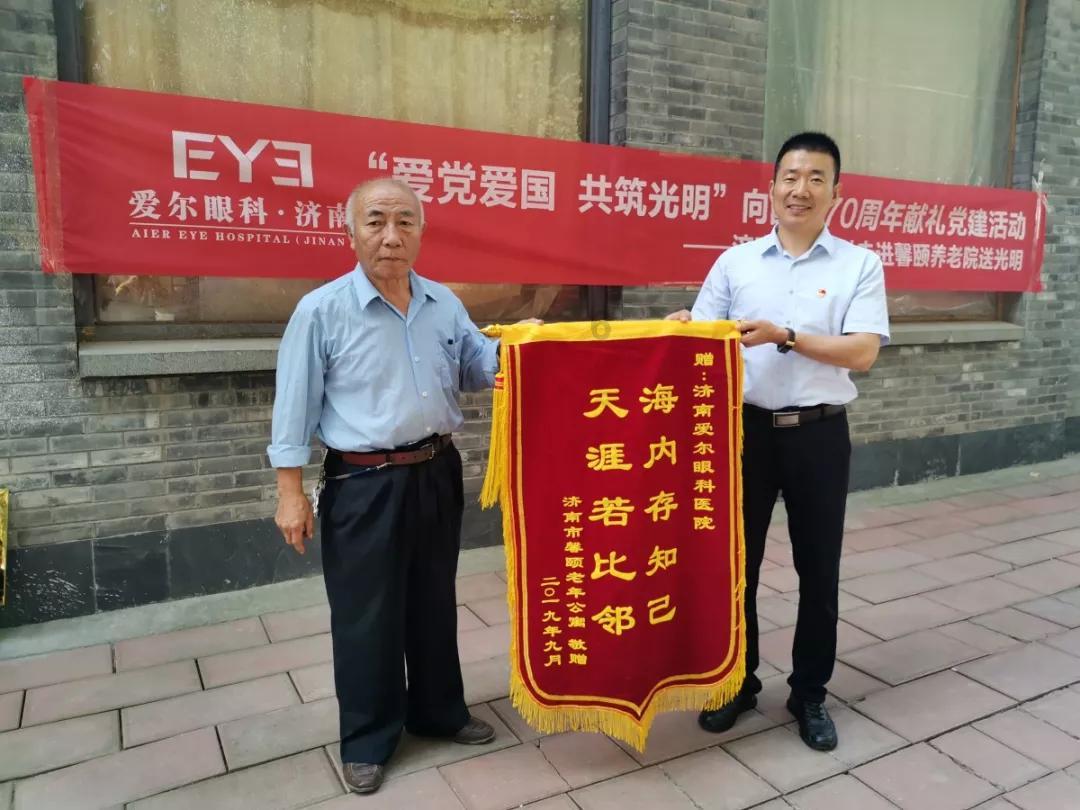 逃离快乐小镇